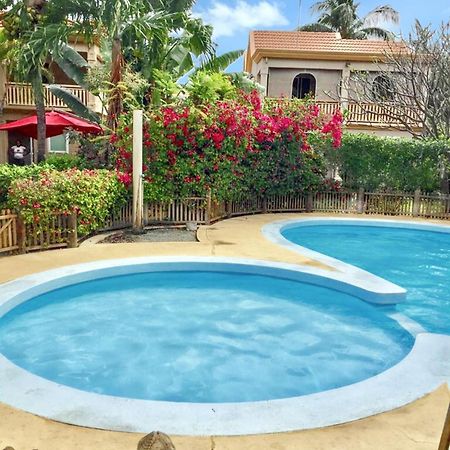 Spacious House In Flic En Flac With Shared Pool Екстер'єр фото