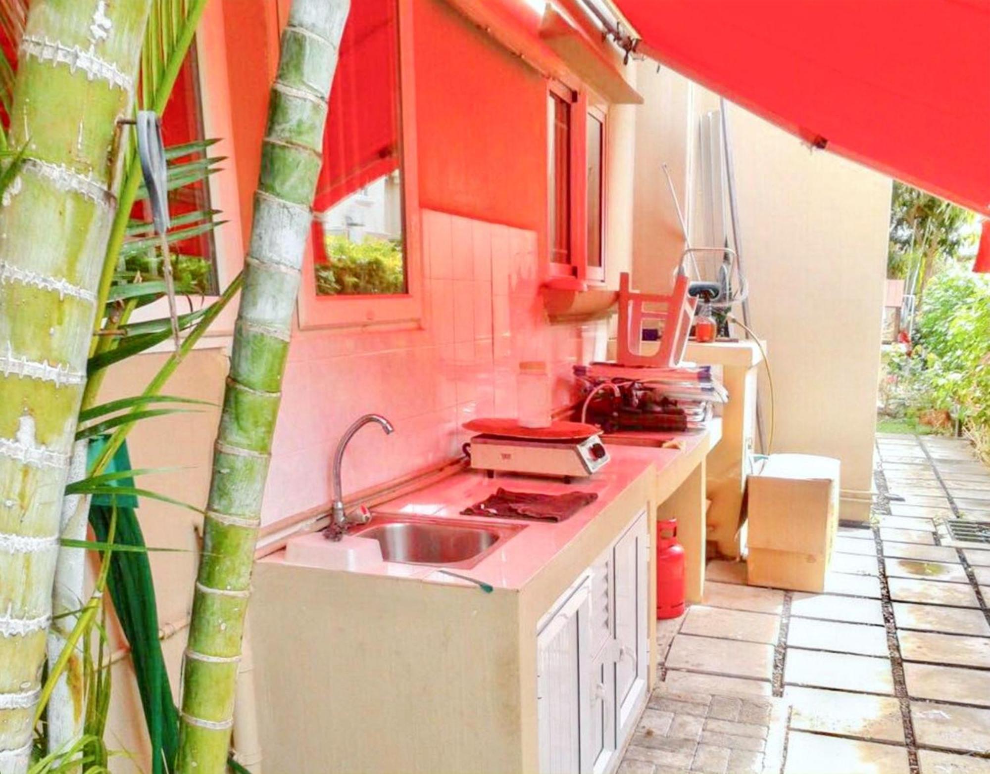Spacious House In Flic En Flac With Shared Pool Екстер'єр фото