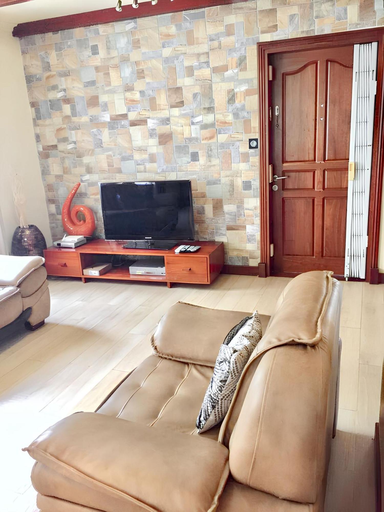 Spacious House In Flic En Flac With Shared Pool Екстер'єр фото
