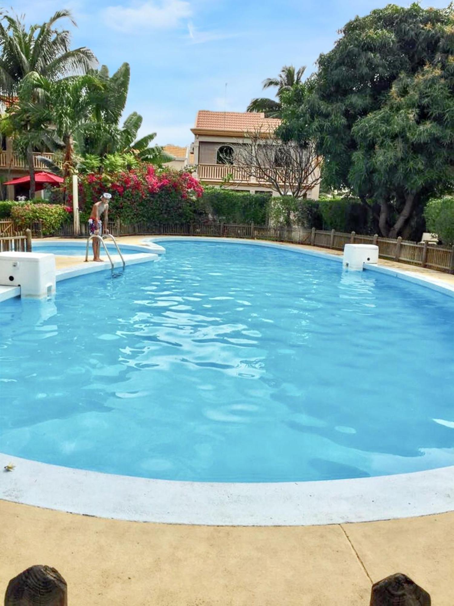 Spacious House In Flic En Flac With Shared Pool Екстер'єр фото
