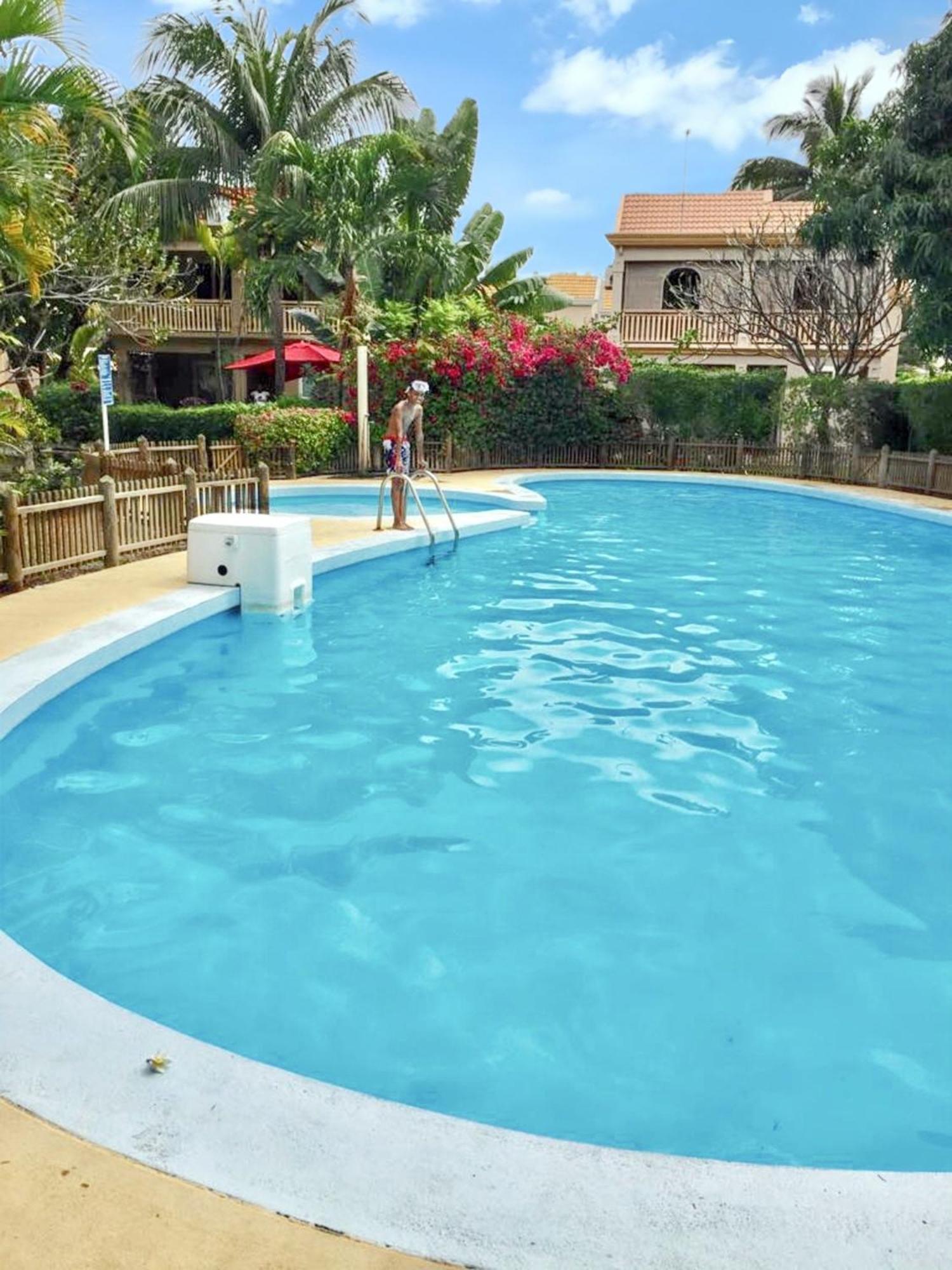 Spacious House In Flic En Flac With Shared Pool Екстер'єр фото