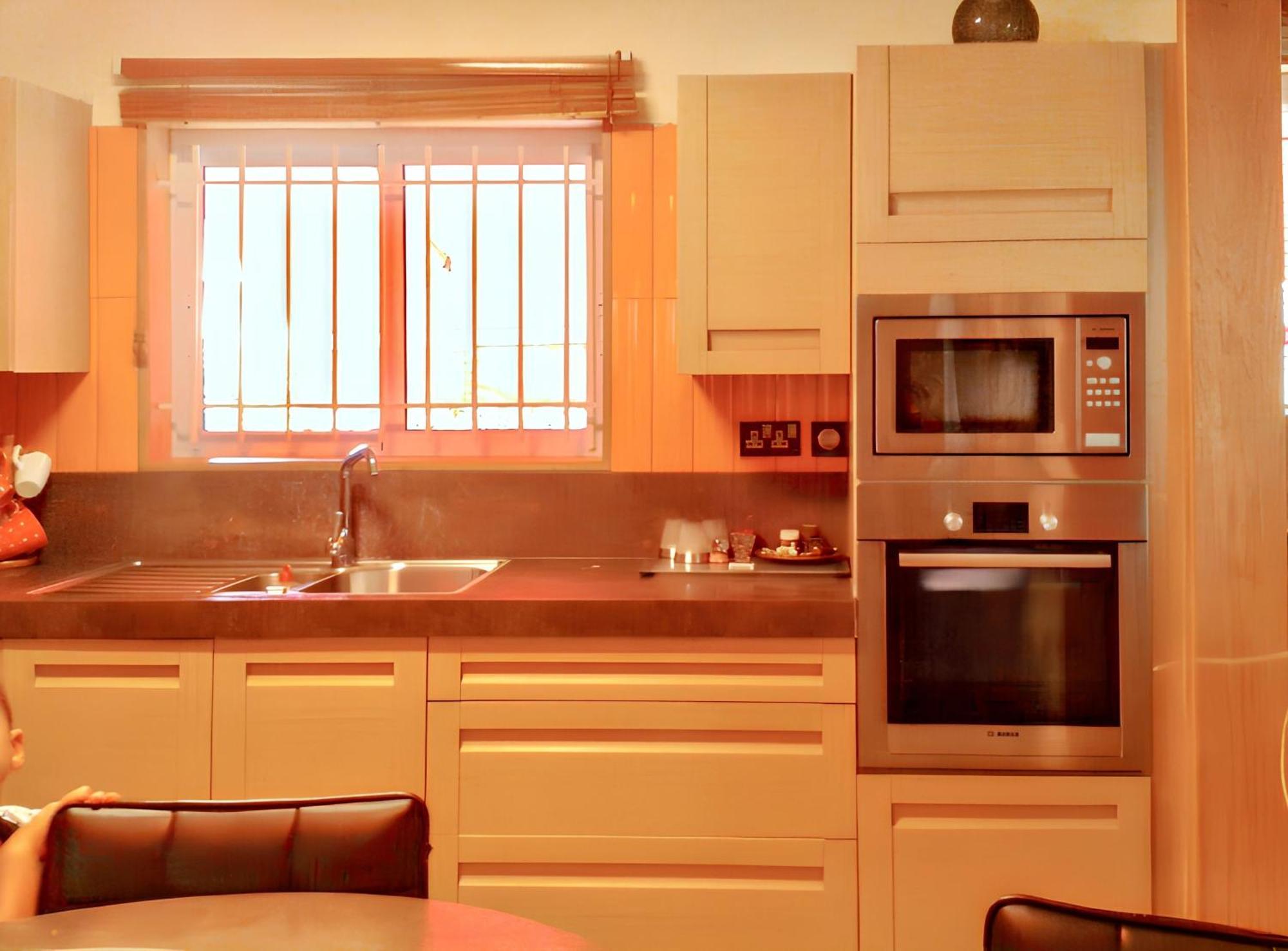 Spacious House In Flic En Flac With Shared Pool Екстер'єр фото