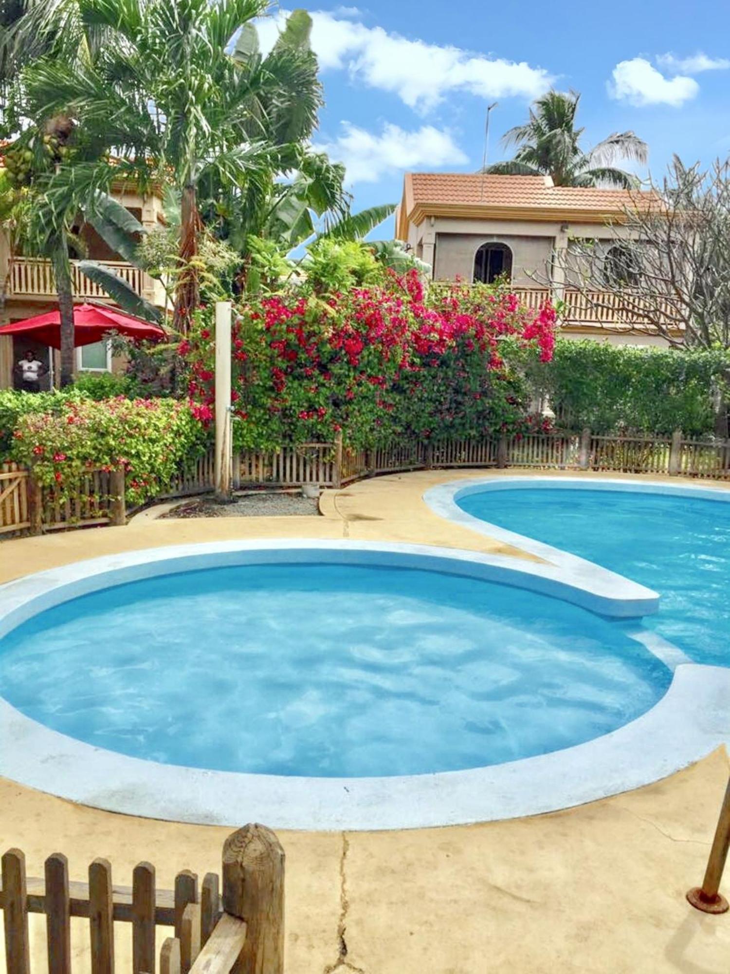 Spacious House In Flic En Flac With Shared Pool Екстер'єр фото